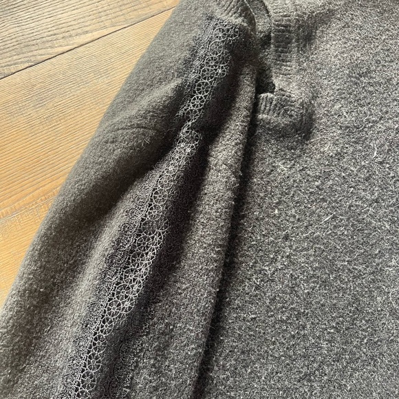 Zara v neck sweater with lace design on the sleeve - Picture 2 of 2